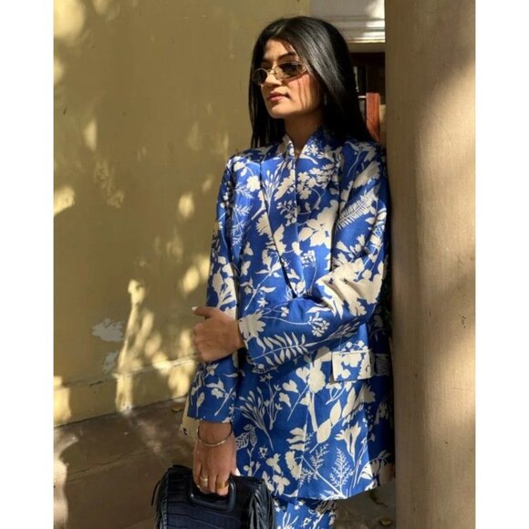 NWT Twinkle Hanspal Floral Printed Blazer Pants Set in Blue Meadow Print Size L - Picture 3 of 8